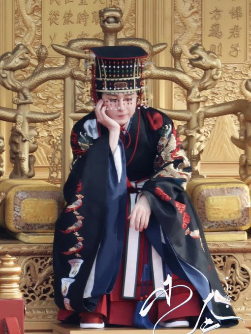 #เฉิงอี้ ปิดกล้อง ซีรีส์ #สองนครสิบห้าวัน 《两京十五日》

นักแสดงนำ: 
เฉิงอี้ รับบท จูจันจี รัชทายาท
#หลินเกิงซิน รับบท อู๋ติ้งหยวน มือปราบ

ลิขสิทธิ์ Iqiyi

📍ปิดกล้อง 10กพ.26

เล่าเรื่องราวการเดินทางกลับเมืองหลวงเพื่อกอบกู้ราชบัลลังก์ของรัชทายาท

/อย่างน้อยเรื่องนี้ก็ไม่ตาย😂