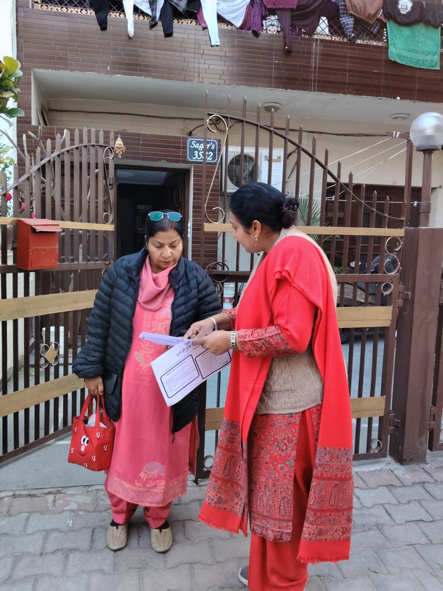 Ghs46cChd's tweet photo. Door to door campaign to raise awareness amongst the community members  by distributing pamphlets and flyers.
@SchoolEduChd
@vidyanjali_edu
@vidyanjalichd
#Vidyanjali https://t.co/dZxBhG4mMt