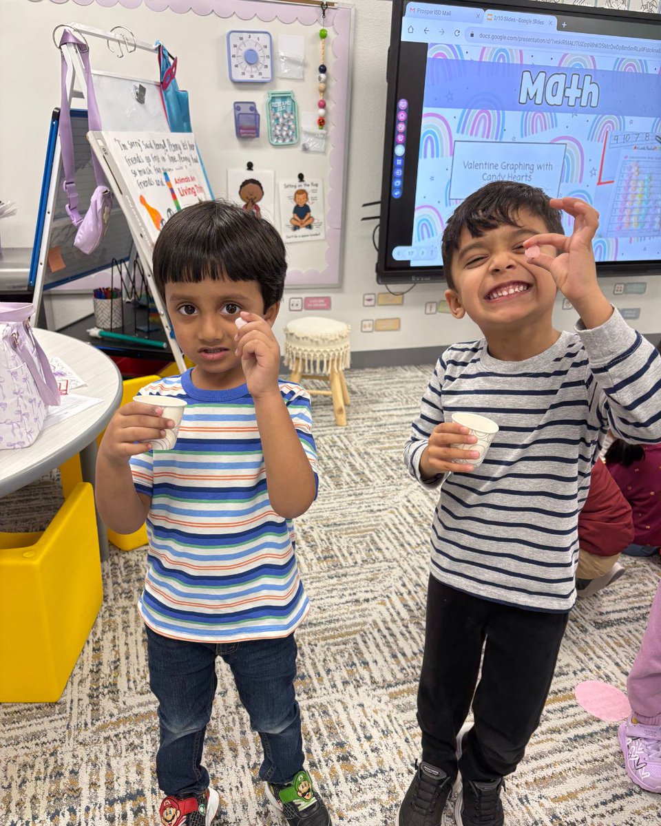 Candy hearts + teamwork = math fun! 💕🍬 Our Pre-K students practiced graphing, counting, sorting, comparing, and number writing—then enjoyed a sweet Valentine’s treat! #calhounconnects