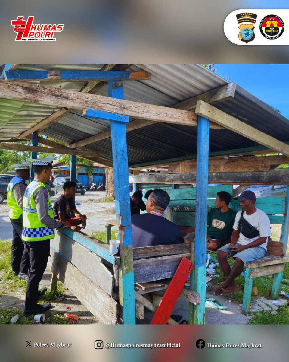 MaybratPolres's tweet photo. Operasi keselamatan dofior 2026.

Langkah Preventif Sat Lantas Polres Maybrat: Edukasi Keselamatan kepada Sopir Rental dan Pengendara Sepeda Motor.

#OperasiKeselamatanDofior2026
#PolresMaybrat
#PoldaPapuaBaratDaya
#Kamseltibcarlantas
#PolriPresisi
#HumasPolri https://t.co/q2fucFuWNB