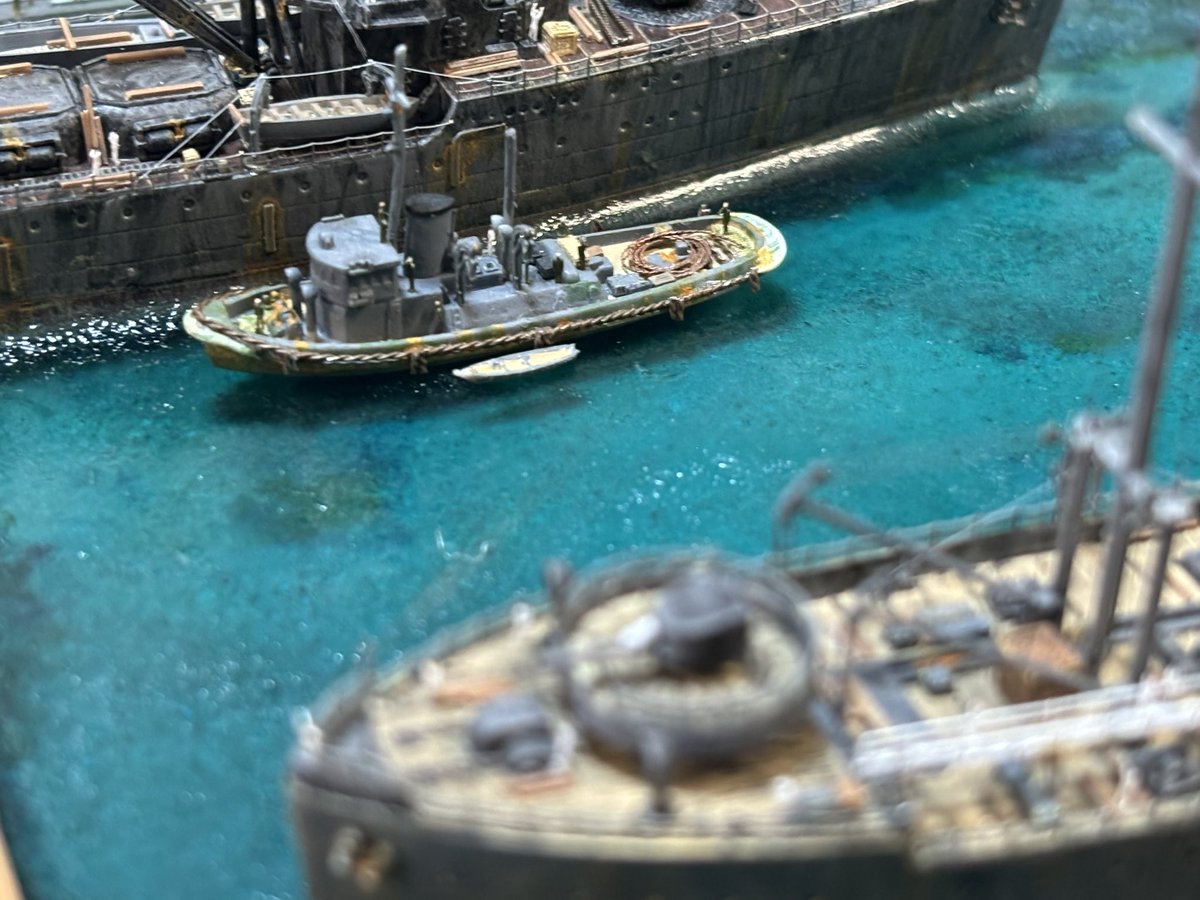 祝日なので寝坊してもOK！ コーヒー飲みながらジオラマを眺めつつ 船の