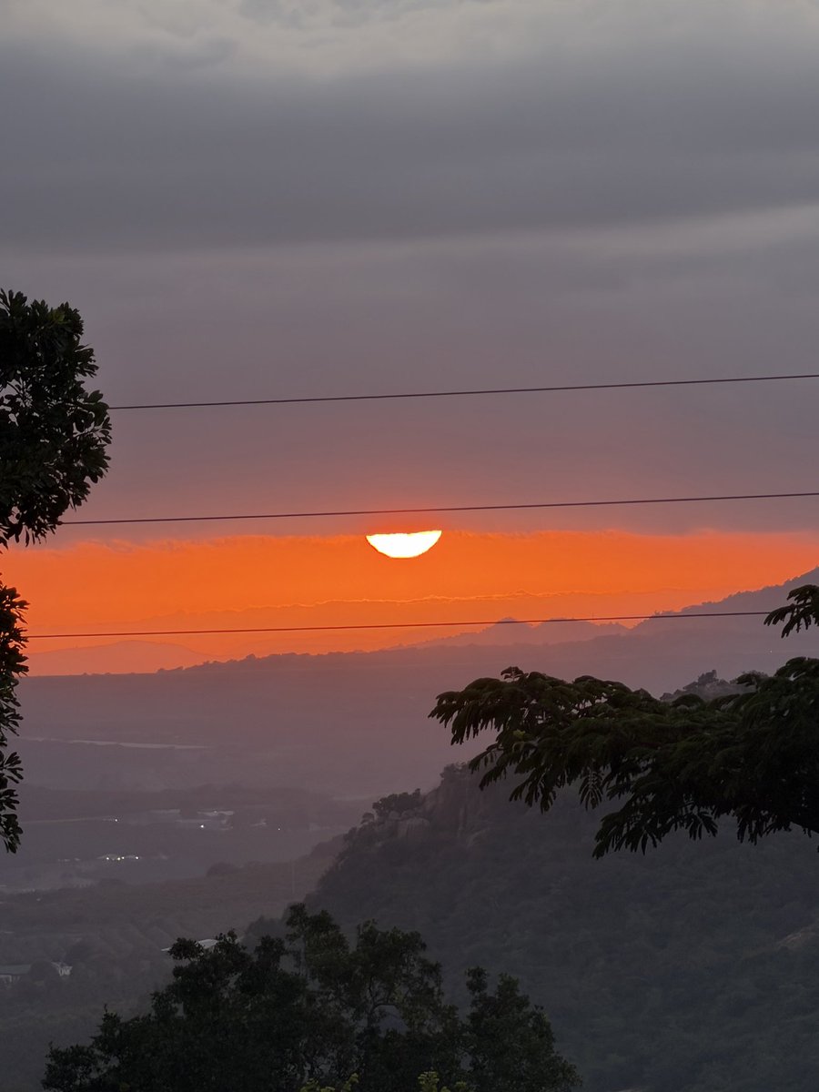 DavidHolmesZA's tweet photo. Beautiful sunrise with a first run back https://t.co/xaehSiI1YY