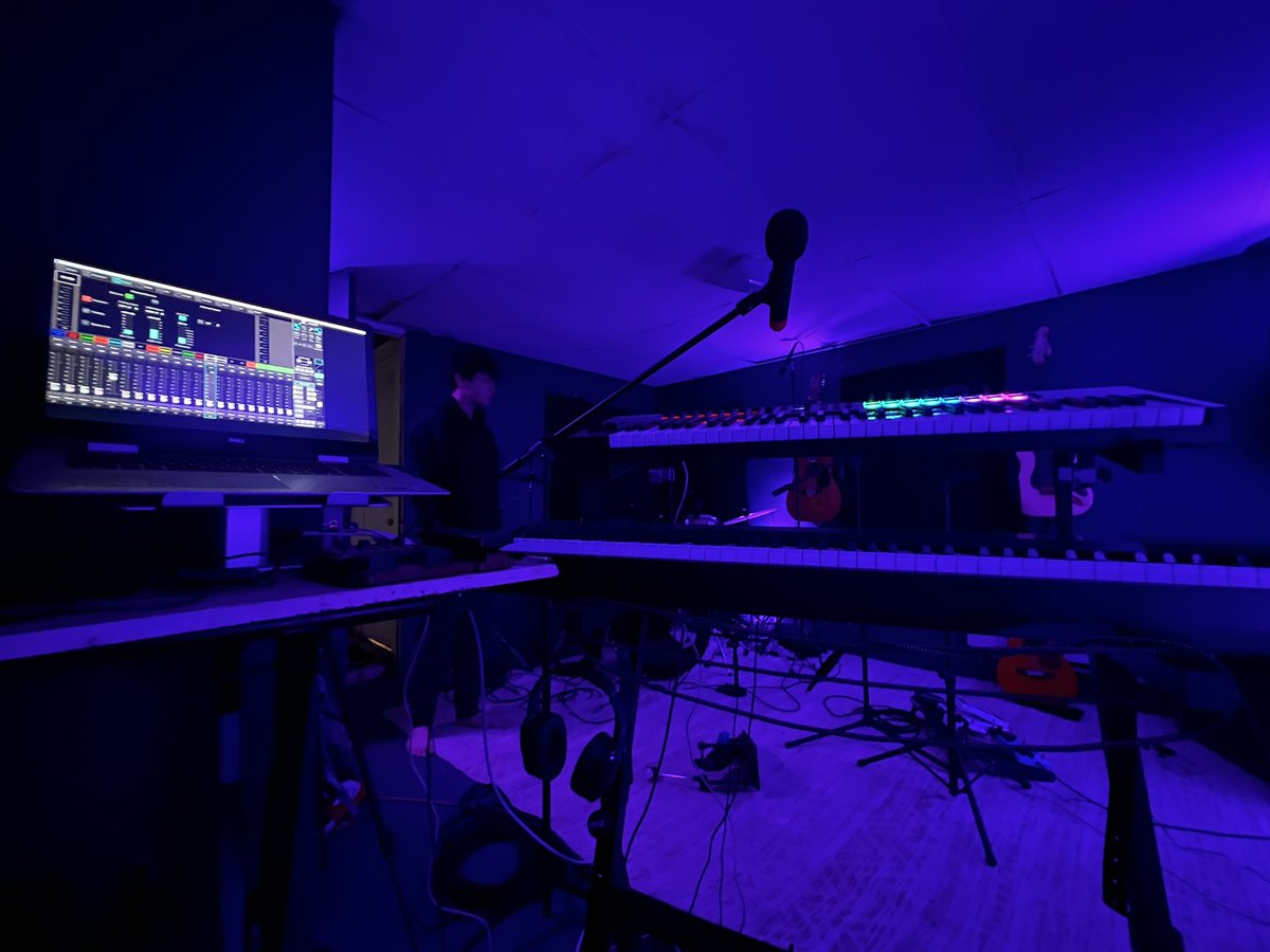 TheSuits_Band's tweet photo. New keyboard rig.. what do we think? https://t.co/xgMMHaAhNt