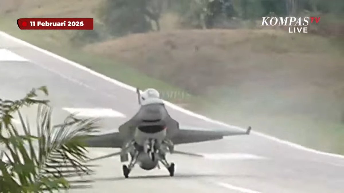 <a href="/_TNIAU/">TNI Angkatan Udara</a> Proses uji coba juga melibatkan pesawat tempur F-16 Fighting Falcom, tampak dalam sejumlah percobaan ini pesawat belum bisa mendarat dan melakukan Go-Around dan Touch and Go.