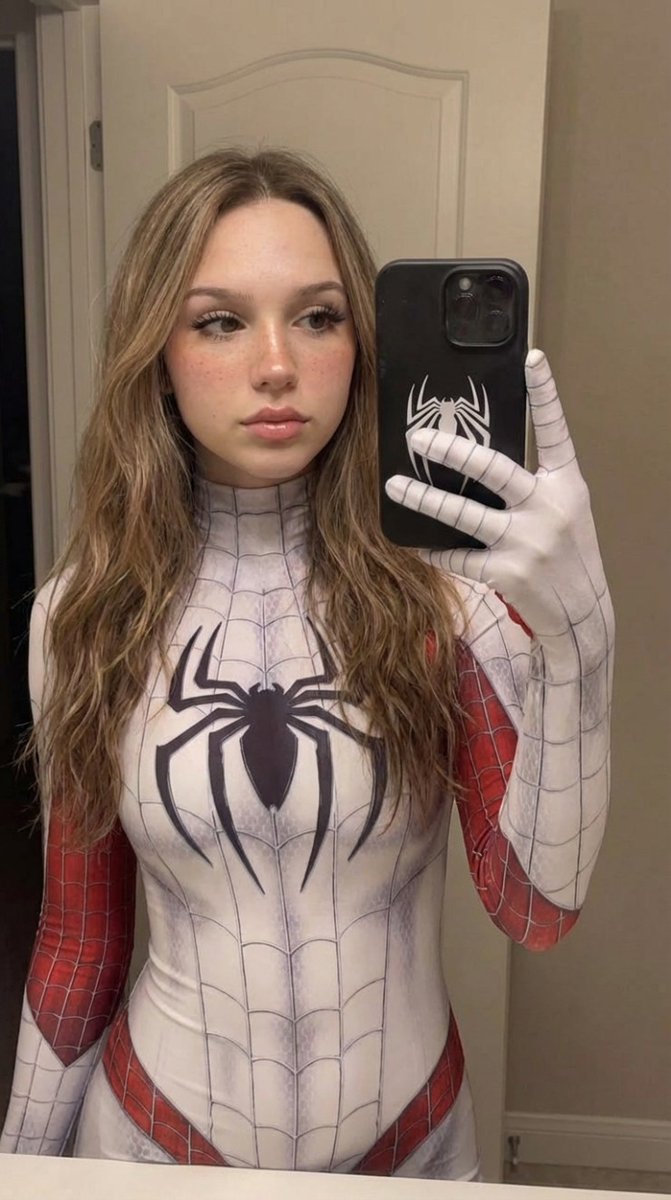 REDANDROSES's tweet image. Pretty hurts? Nah