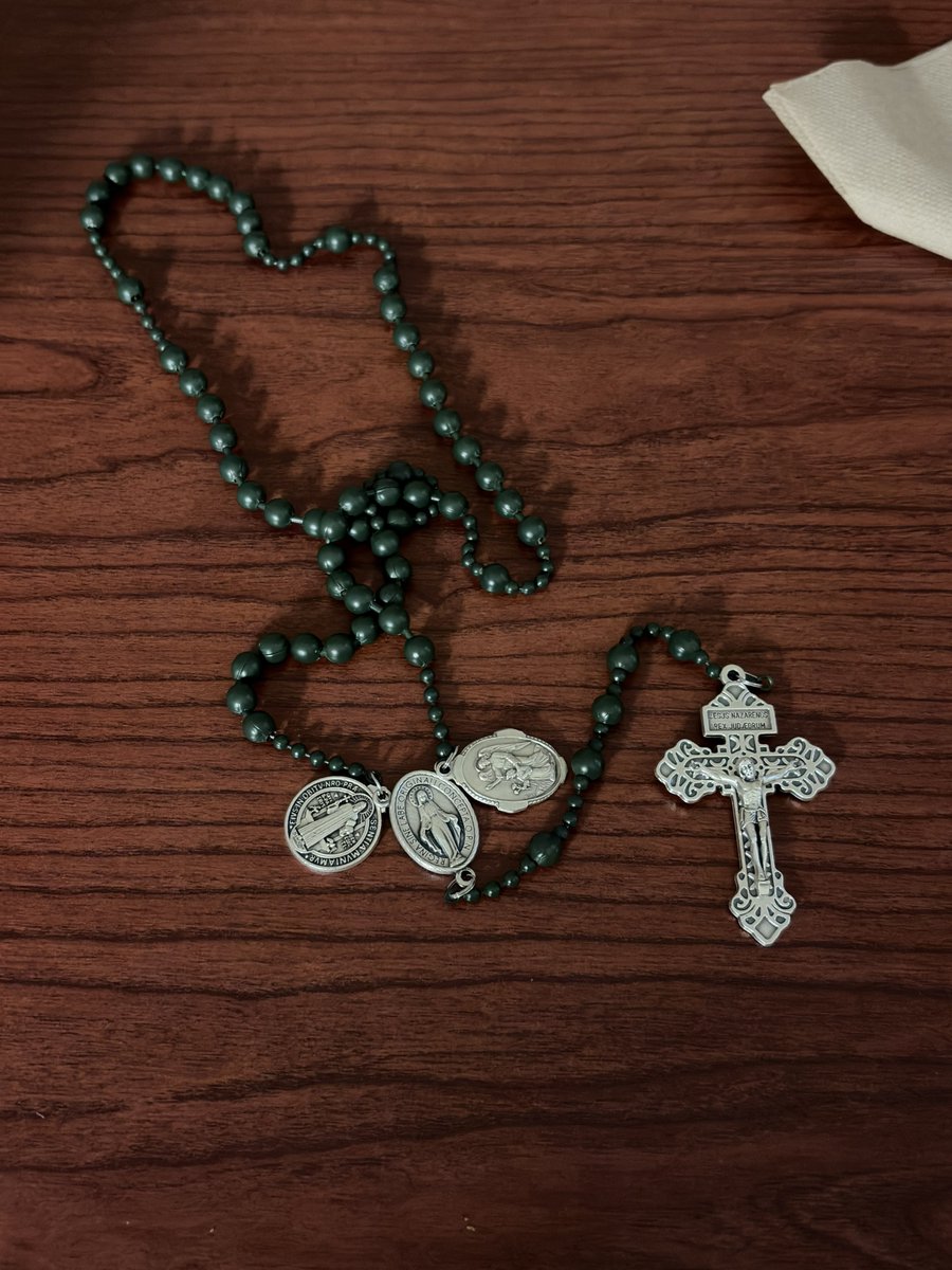175rng's tweet photo. By far outta all the rosaries I have from @RCGearOfficial this is my favorite. Plus it has come through and helped so much while being in the hospital.
#romancatholicgear #praytherosary #catholic #catholicism #catholicprayers #PopeLeoXIV 🙏🏻❤️✝️ https://t.co/ox2EHiu4En