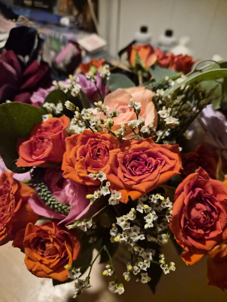 KateGrimm's tweet photo. The guy im dating made me a bouquet and built my desk today. I am so smitten 😻 https://t.co/sIhQD6JSBq