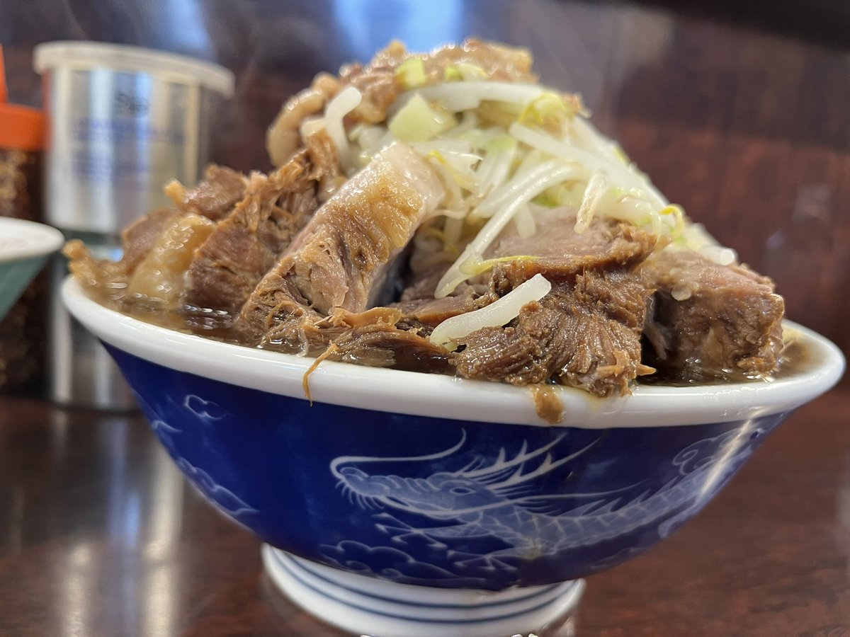 ラーメン二郎めじろ台店🆒18
先週の一杯が忘れずに中3日で再訪麺😬　大豚ニンニク脂カラメ🥚🥚
🐽さんうんまー👍