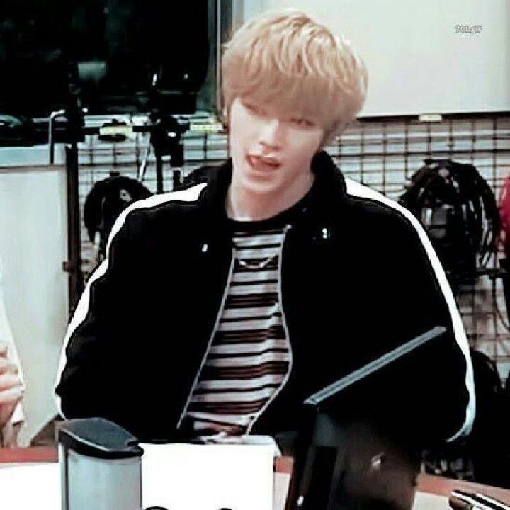 화질 쌉깨지는데 외모의 수려함이 들어나는 것은 
“범죄”라고 생각합니다