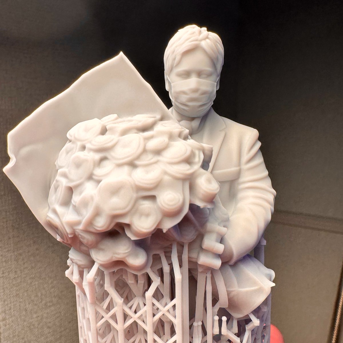 ランド tweet media