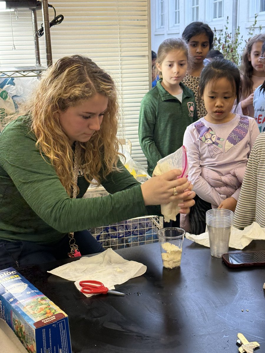 River Oaks IB World School tweet media