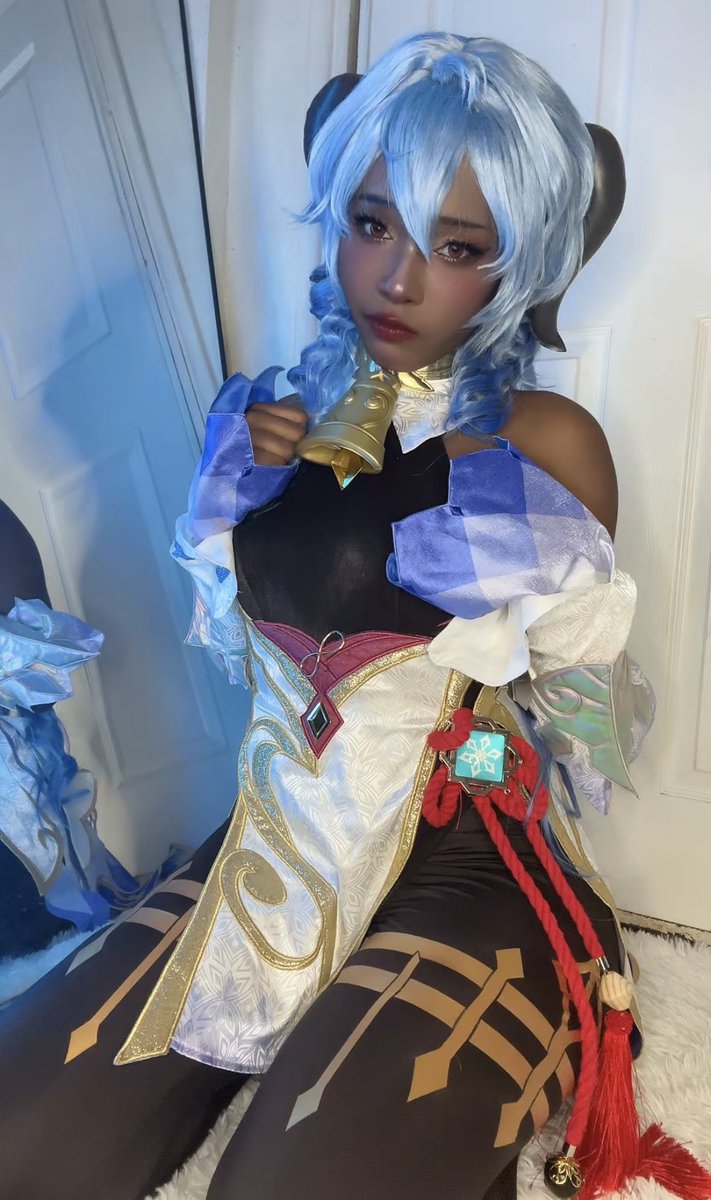 Customs will be out by middle of this month! three more spots open! 🌸

Sorry for my inactivity on here, been sick and now im feeling better.

Luckily i crimped three wigs so more cosplays from now on yippie! 🌸