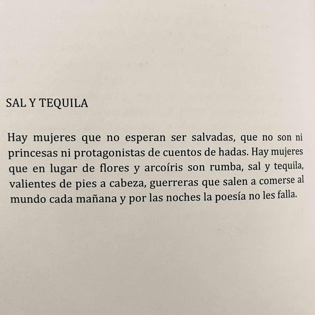 Vloretto's tweet photo. De noche la poesía es mi compañera https://t.co/t7kF8sf38a