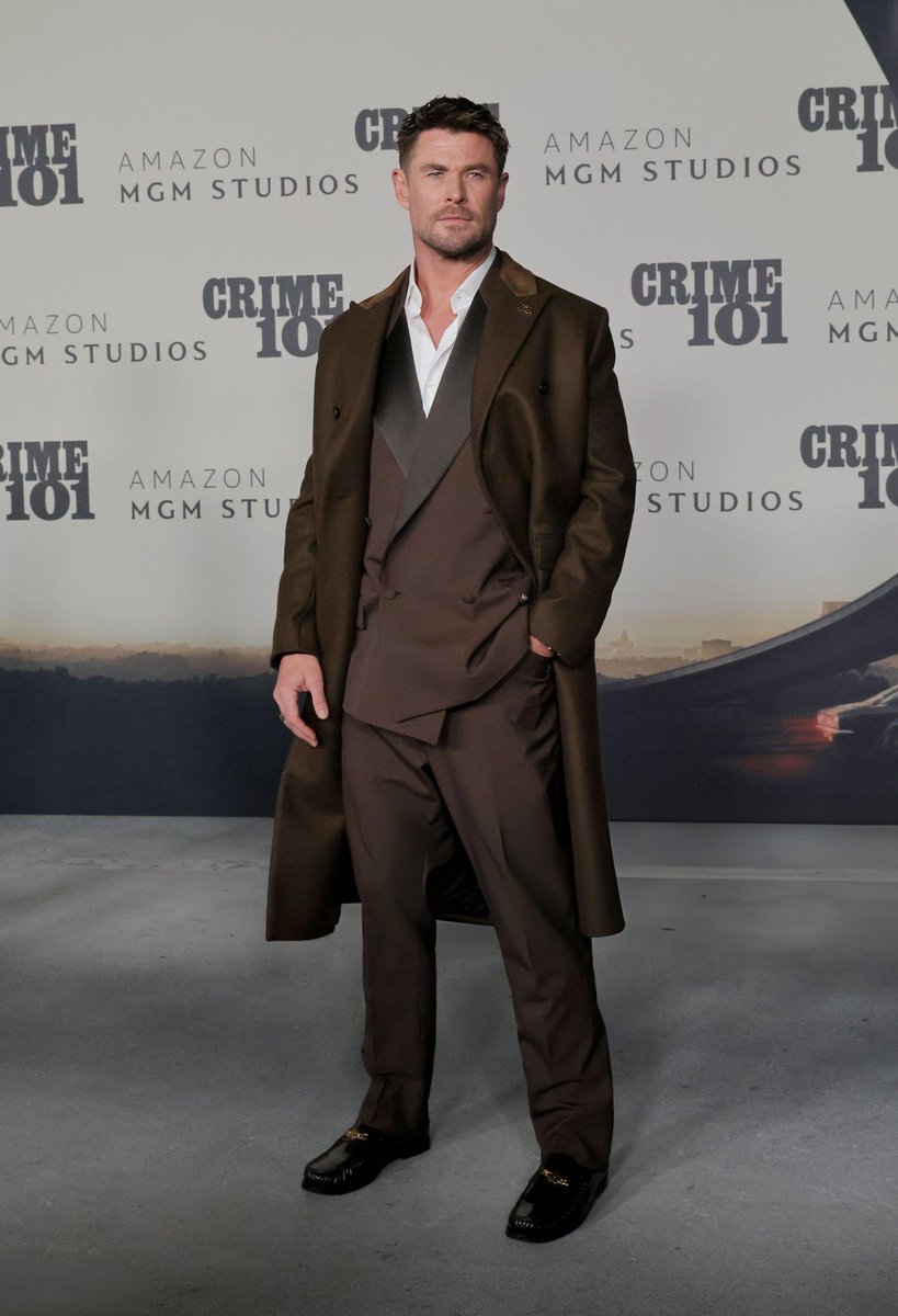 hvhashdk1's tweet photo. Chris Hemsworth at the "Crime 101" World Premiere held at The United Theatre on February 10, 2026 in Los Angeles, California. https://t.co/kjbIyu5QxT