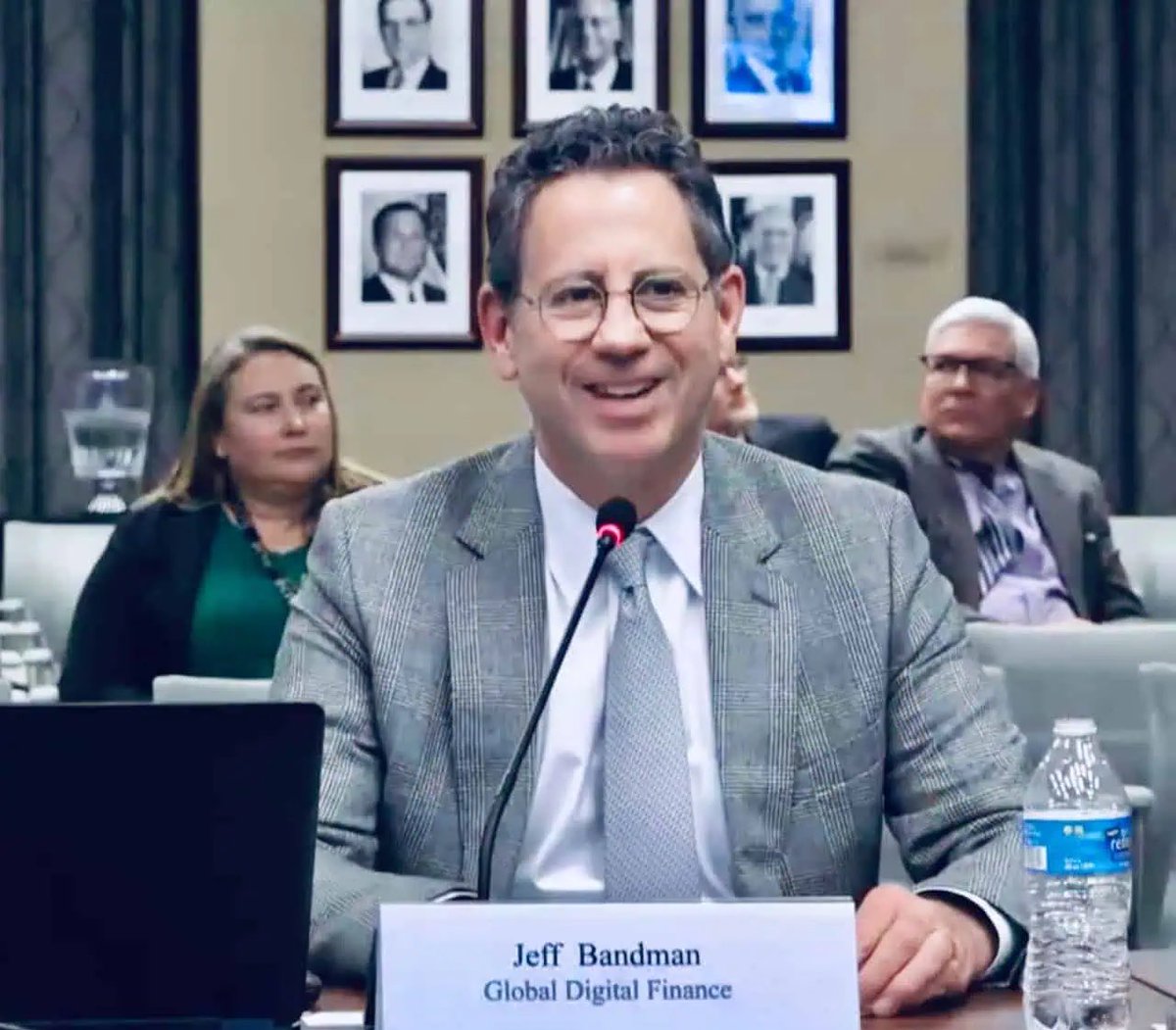 You are defending people, who pretend to be like the people, that you are attacking.  

Read that fucking ten times and let it sink in. 

<a href="/EmpressTrash/">Empress Trash 🌈🖤</a> <a href="/rocketgirlART/">Rocketgirl</a> <a href="/ClaireSilver12/">Claire Silver 🌸</a> 

Your idol of decentralization