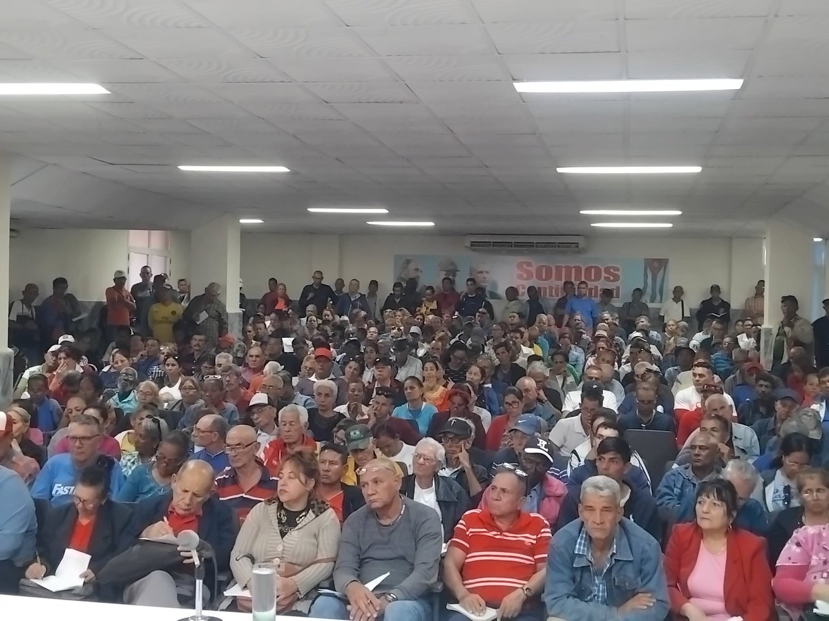 Las medidas de enfrentamiento a la actual situación que vive el país fueron evaluadas con los Secretarios de los núcleos del Partido del municipio LasTunas.
 #PorUn26EnEl26