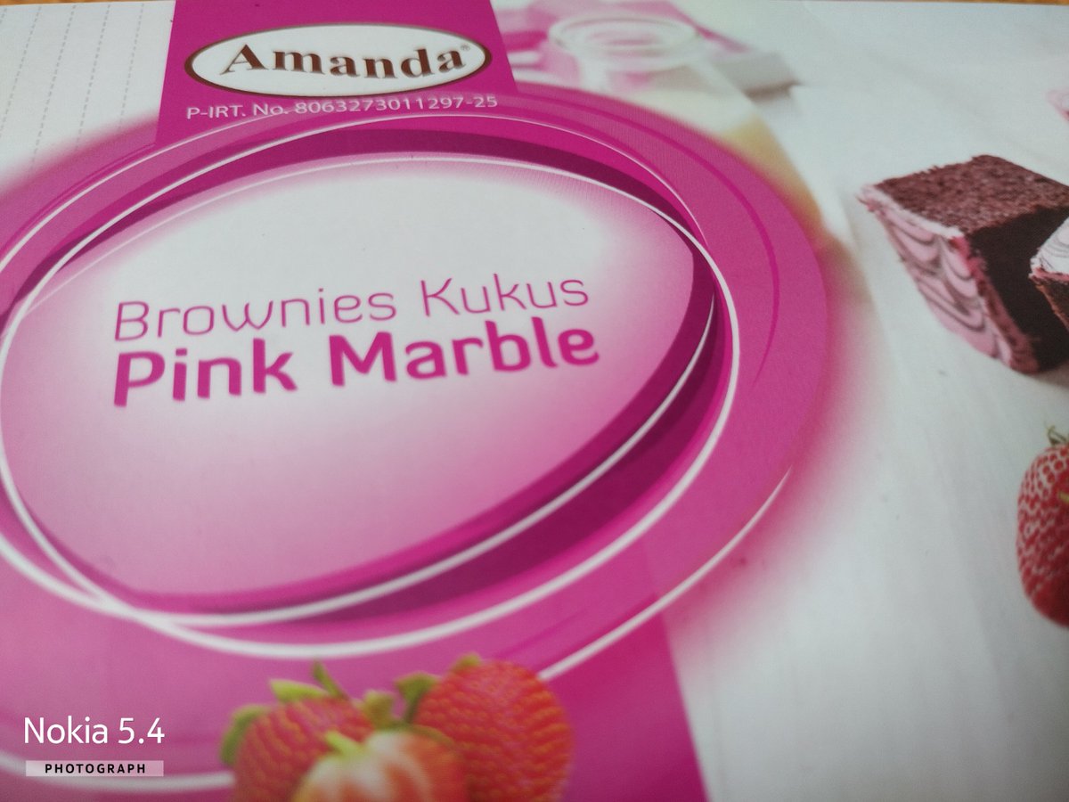 lagi makan brownies dari <a href="/_AmandaBrownies/">Amanda Brownies</a> karena sanking enaknya aku jadi berpikir, buka cabang di map Roblox Mount VTuber's atau Heartopia asik kali ya 😁😁