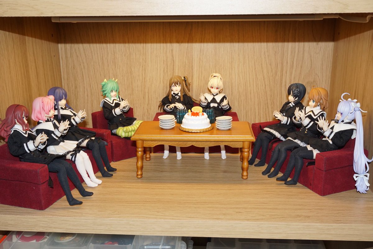 horie77616's tweet photo. 『誕生日おめでとう🎉』
「ありがとうございます」
「ありがとう!」
我が家では神琳さんと鶴紗さんの誕生日は11日に合同でお祝いしています。
当日ではないですが…
神琳さん、鶴紗さん、誕生日おめでとうございます🎂
 #アサルトリリィ
 #郭神琳生誕祭2026
 #安藤鶴紗生誕祭2026 https://t.co/Tcv9Y4c7Qy