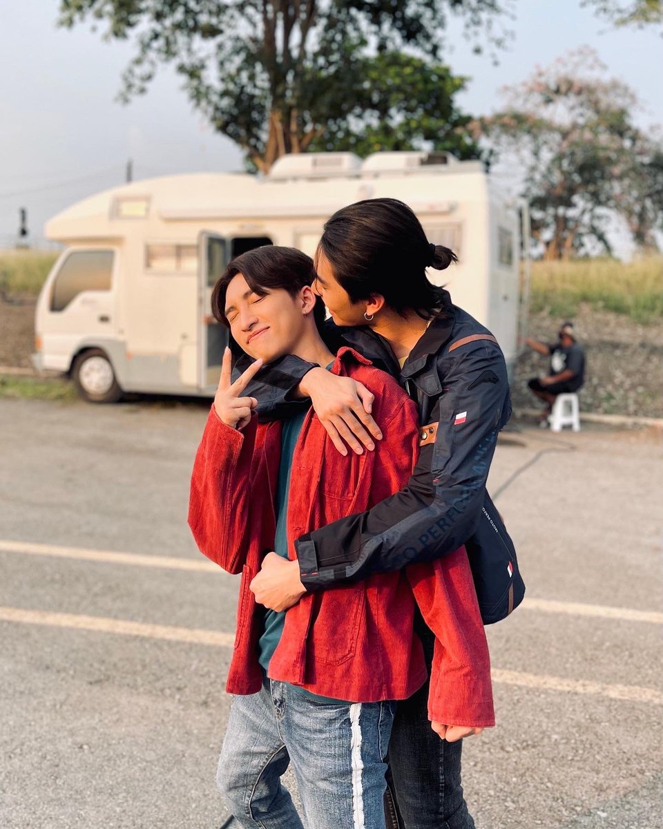 เดินทางมากันเป็นปีที่4 แล้ว ไม่ว่ายังไงก็ขอบคุณจากใจจริงๆครับ ขอบคุณที่อยู่ข้างๆกันมาเรื่อยๆ1000 กว่าวันนี้มันเร็วจริงๆ ขอบคุณ <a href="/Noeul_lee6/">Noeul</a> ที่สู้มาด้วยกันพยายามมาด้วยกันด้วยนะ ขอบคุณทุกๆการซัพพอร์ตเลยนะครับ ถ้าไม่มีทุกคนพวกเราก็คงไม่ได้เห็นเราในวันนี้