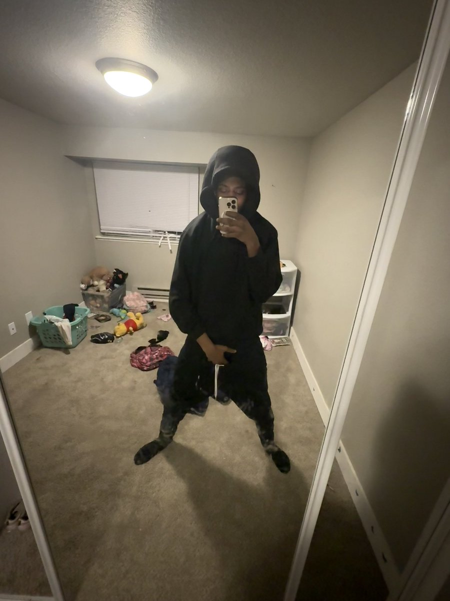 emoriii tweet media