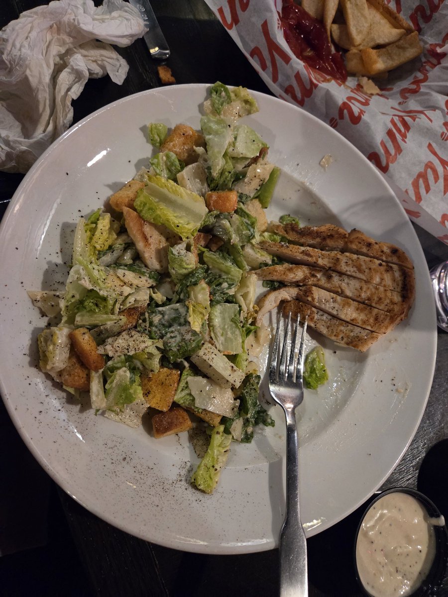 msh603's tweet photo. @redrobinburgers really lackluster visit tonight as well at multiple other locations recently. Supposed to be an entrée salad. Basically a side salad. For 16.00+ very disappointing.  Smoke and Pepper is gone too. Payment kiosks never work. Not sure what's going on overall. https://t.co/6KRIyr0vZM