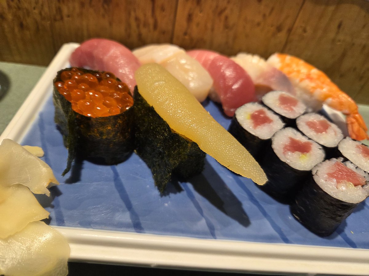 Kouda_cigarruff's tweet photo. なんやかんやあったら、お寿司をたべましょう

そして寝ましょう

御馳走様でした https://t.co/8dXpAkBi8D