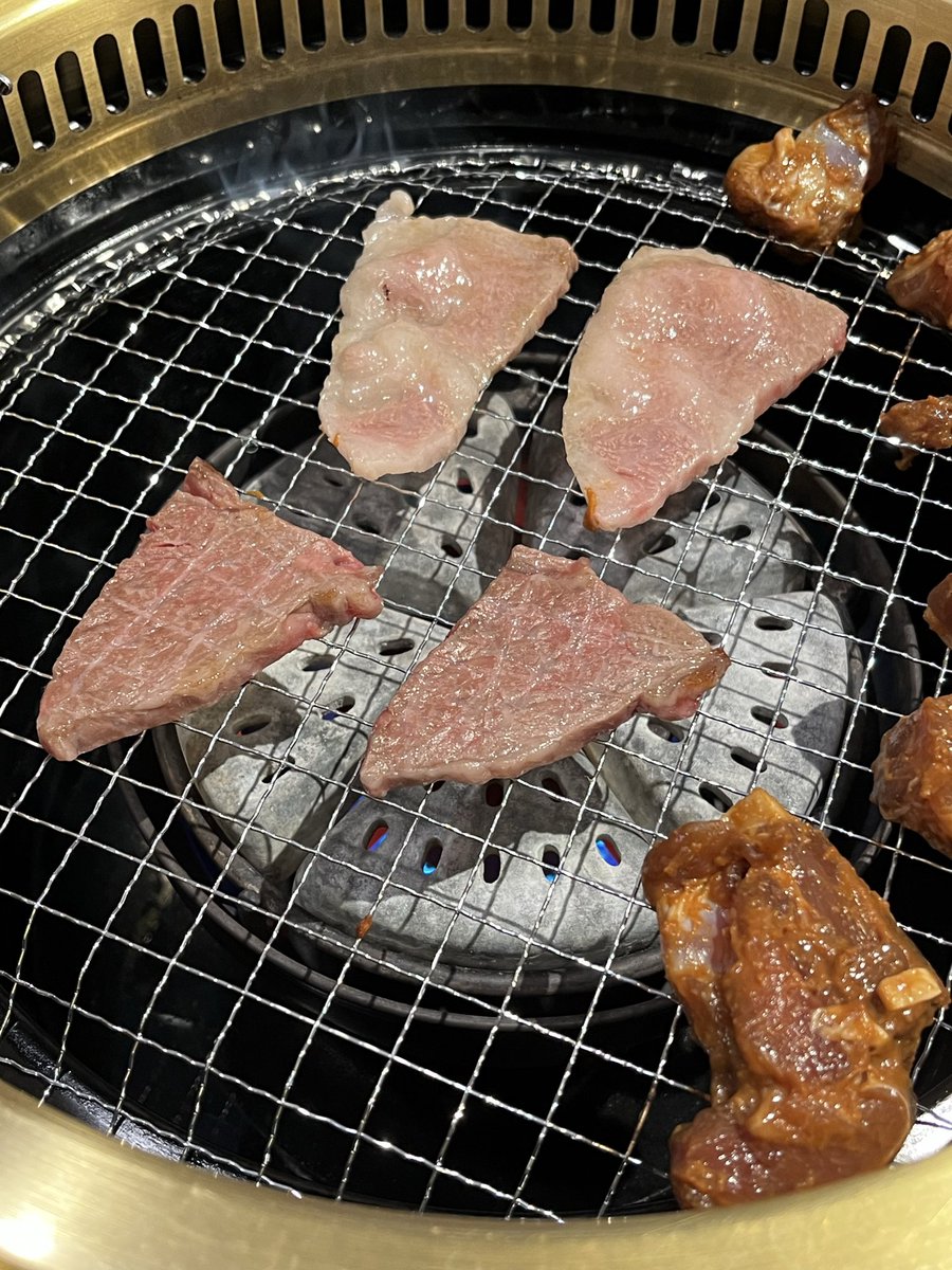 飛騨牛と白川郷産の豚😆✨ 