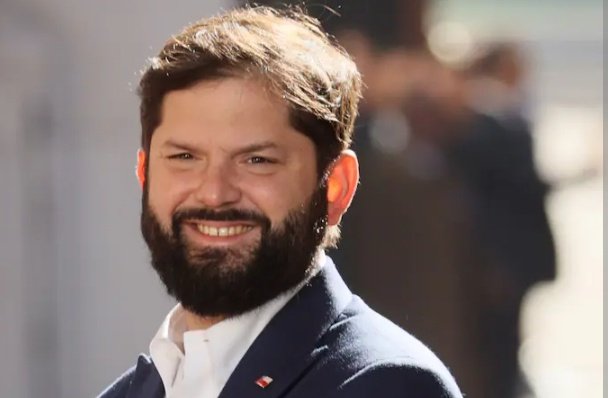 Feliz cumpleaños Presidente <a href="/GabrielBoric/">Gabriel Boric Font</a> . Bienvenido a los 40s 🎂. Seguimos hasta el último día de su gobierno.