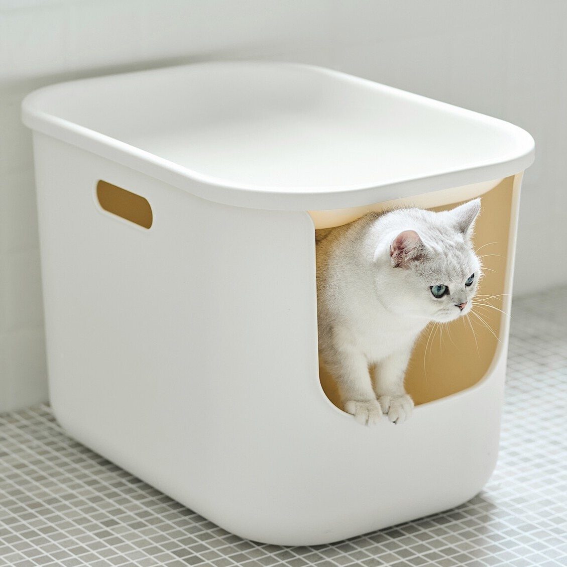 muji_net's tweet photo. 猫砂を入れたら「トイレ」として、クッションを敷いたら「ハウス」としても使える、「猫用トイレ」が、もうすぐ発売。 https://t.co/yc5k5mMQxJ