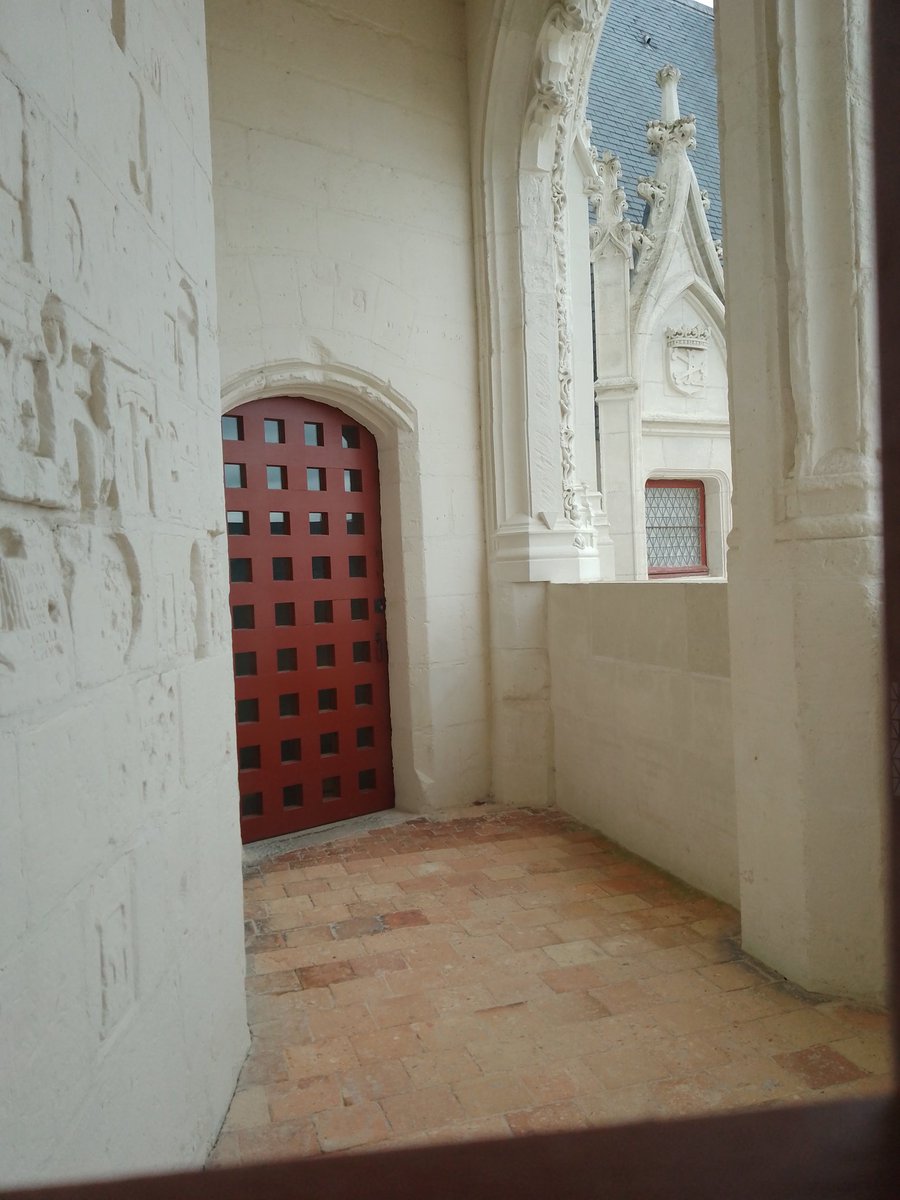 Another day and more exploring to be done, today at the The Château des ducs de Bretagne.  Built in 1207 and rebuilt in 1466.  It served as the centre of the province of Brittany until its separation, subsequently becoming the Breton home of the French Monarchy #tarlietravels