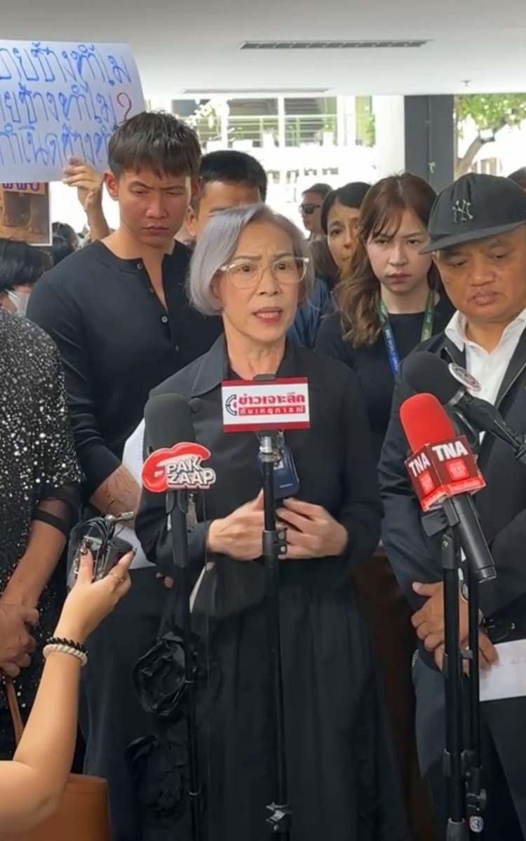 อินฟลูที่ออกมาเป็นกระบอกเสียง ร่วมช่วยเคียงข้างประชาชนเรียกร้องคือ ทราย สก็อต ที่อนุรักษ์ผืนทะเลและผืนป่าด้วย รวมถึงดารารุ่นใหญ่ แม่ตุ๊ก เดือนเต็ม ส่วนสื่อนี่นับได้เลยว่ามีช่องไหนบ้าง ช่องใหญ่ๆที่เห็นคือช่อง 3 ไม่รู้ว่าช่อง Thai pbs ที่ขยันทำข่าวช้างอันตรายมาด้วยมั้ยคะ
#สีดอหูพับ