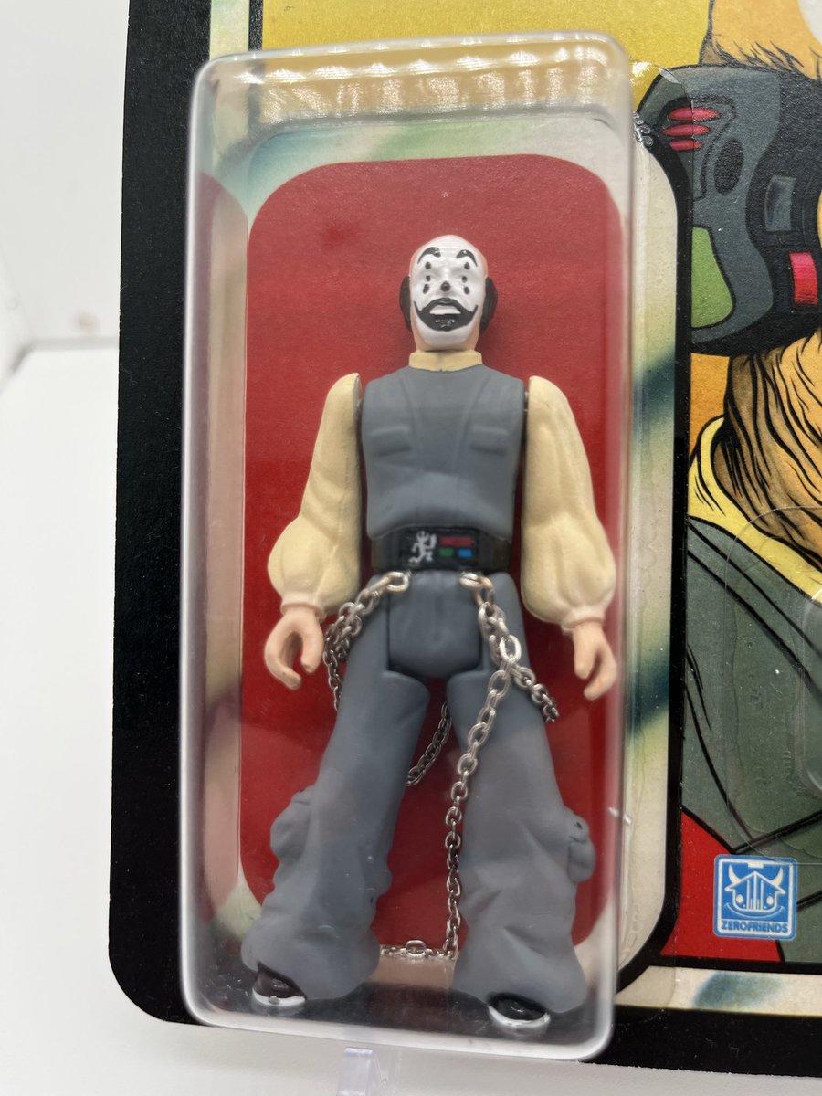D57953690's tweet photo. What’s the one toy or action figure you’ll never part with? I’ll go first…the ultra rare JuggaLobot from @alexpardee. No idea if the others are real but check out the back for more #ZeroFriends #TheButcherKings #Brightmares https://t.co/oww8SMPpiV