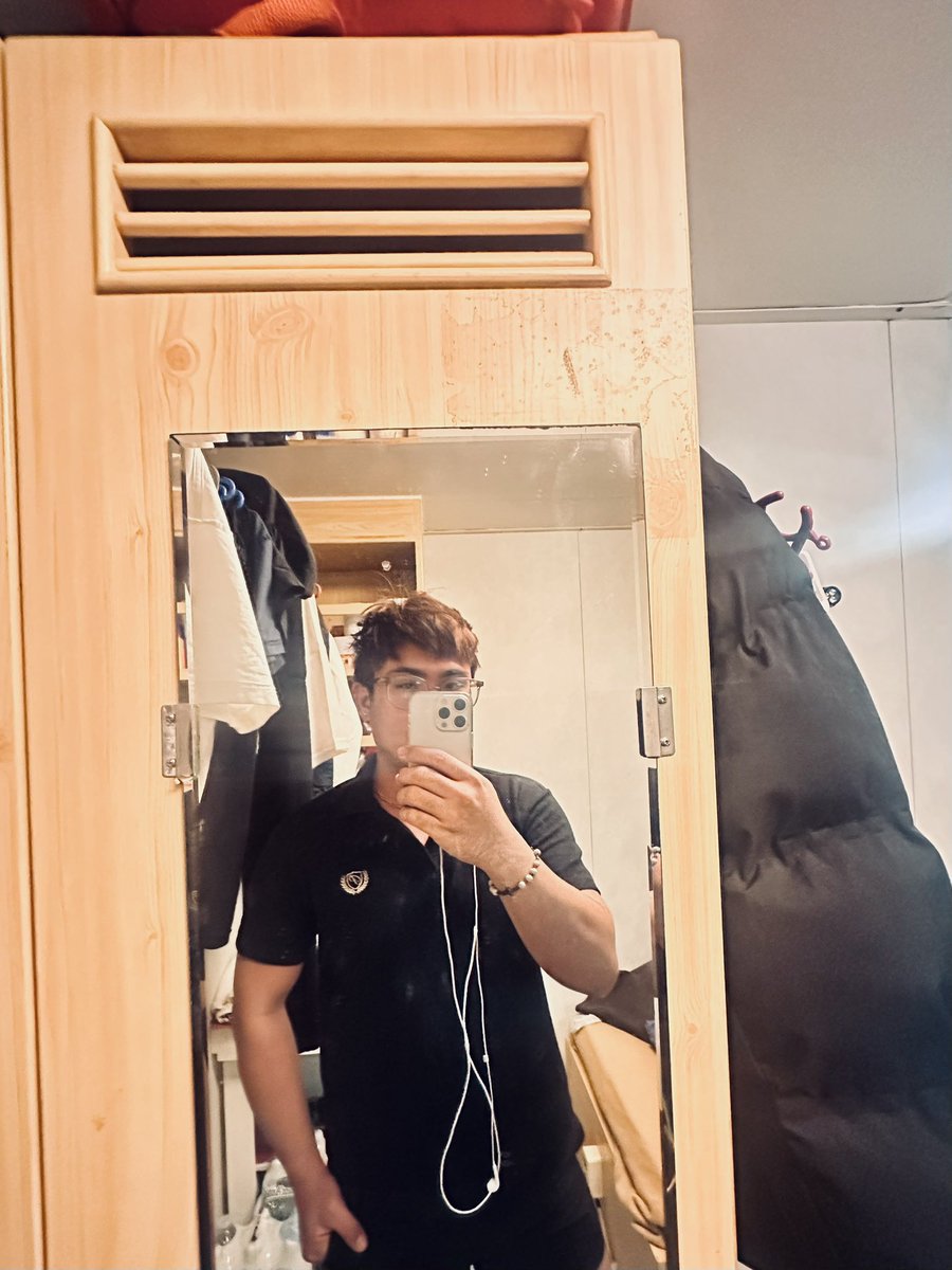 post-work selfie 📸 #zoominorout?