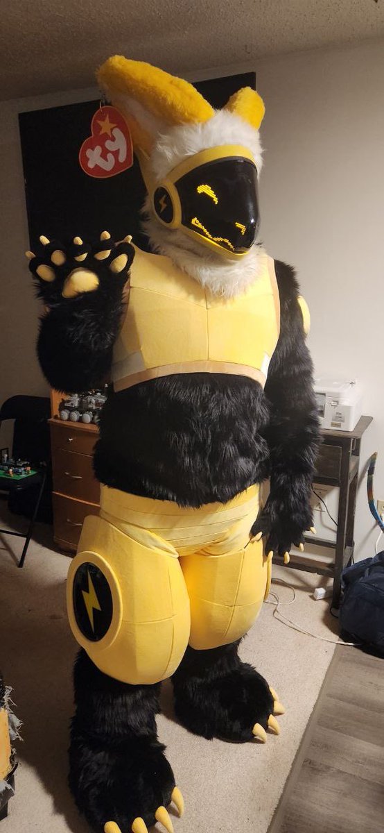 After all the years I have finally got my paws on my very own protogen fursuit 
Maker is <a href="/Ruby_protogen/">RubyProtogenStudio</a> thank you so much again for the lovely suit I can’t wait to wear it and go to cons <3  yes the symbols light up I just didn’t have them turned on for the pic