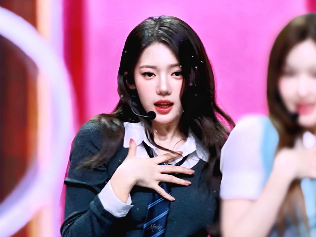 this gorgeous girl >>
#RORA #로라 #BABYMONSTER