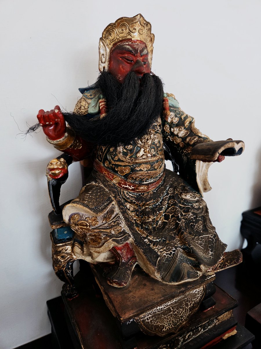 舊曆十二月二四
Chhéng-thûn (筅黗)

Chhéng是雞毛筅ê chhéng。Thûn(黗) to̍h是eng ia、lah sap bá。

Chhéng thûn to̍h是講kā eng ia、lah sap bá清清--leh。

今年kā帝君ê帽á the̍h--loaih，ke真好看！
😁