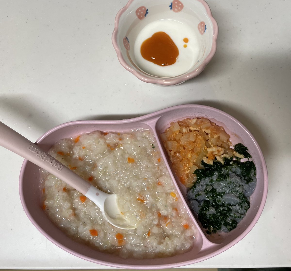 食欲旺盛過ぎてご飯におかず2つ
ヨーグルトに麦茶ぺろりだよ