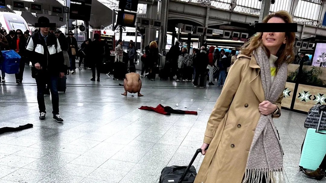 MeduseUwU's tweet photo. Un homme a-t-il vraiment fait caca, tout nu, en pleine Gare de Lyon ? https://t.co/DDWBGZ8ffZ