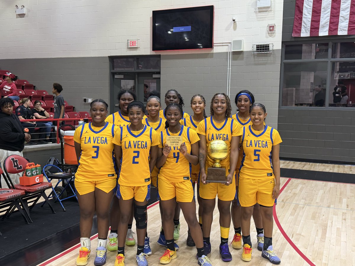 Coach_MarcWill's tweet image. District Champions for the 5th year in a row 🏀🏴‍☠️

La Vega 6️⃣7️⃣
Lorena 3️⃣9️⃣

@RihKinsey 29 Pts
@MakaylynF08 11 Pts
@ce_mariaaa 10 Pts
@KimoraHarbert 8 pts

#6Left 

@MichaelHaag_ @parker_rehm @roydenogletree @sydney_wicker @chadvautherine @ShahjiAdam @TXHSGBB @Tabchoops