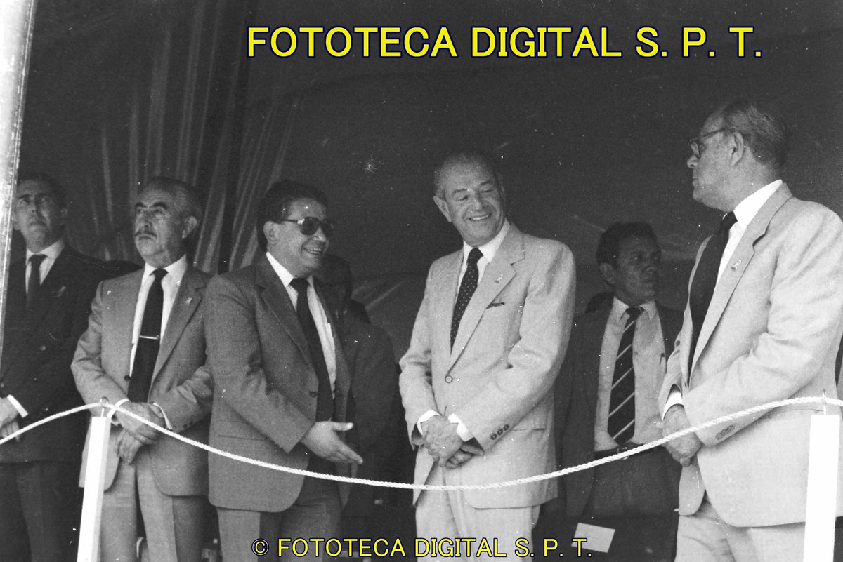 El gobernador en turno Enrique Álvarez y el entonces presidente municipal Arturo Franco presentes en el desfile inaugural de las Fiestas de Junio los acompaña Salvador Orozco, 1987.
Digitalización: Fototeca Digital San Pedro Tlaquepaque 
Fotos: Col. Archivo Manuel Cambre
