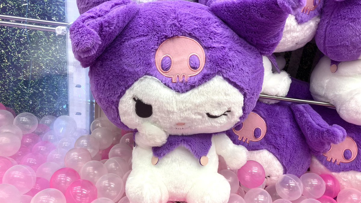 💜新景品入荷のお知らせ💜 #クロミ 超超BIGぬいぐるみ〜おすまし