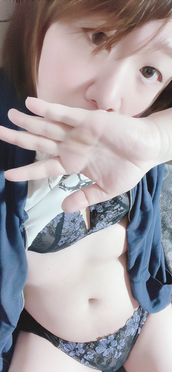 最近は黒の下着が好きになってきた( *´꒳`* )