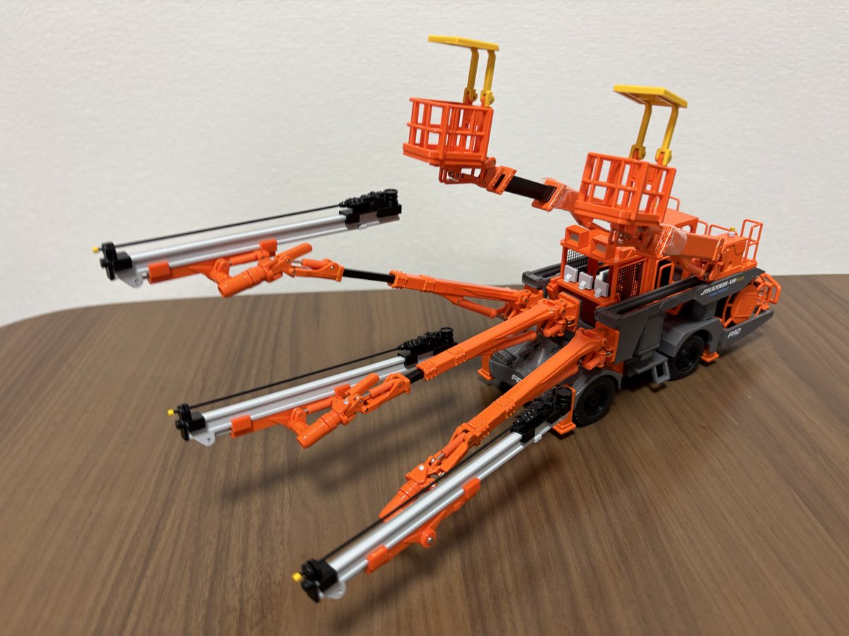 ドリルジャンボの模型を #古河ロックドリル 様にいただきました