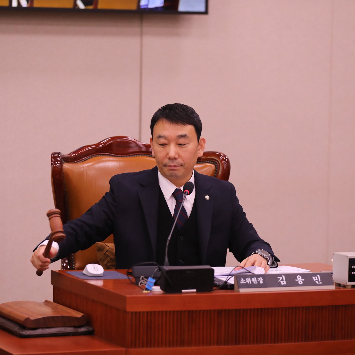 [김용민 의원실]

<재판소원 법사위 1소위 통과!>

방금 전 법사위 1소위에서 재판소원 도입을 골자로 하는 「헌법재판소법」 개정안이 통과되었습니다.

사법개혁은 더 이상 미룰 수 없는 국민적 과제입니다. 본회의에 부의된  법왜곡죄 역시 조속히 추진되어야 할 것입니다. 

최근 김건희·명태균