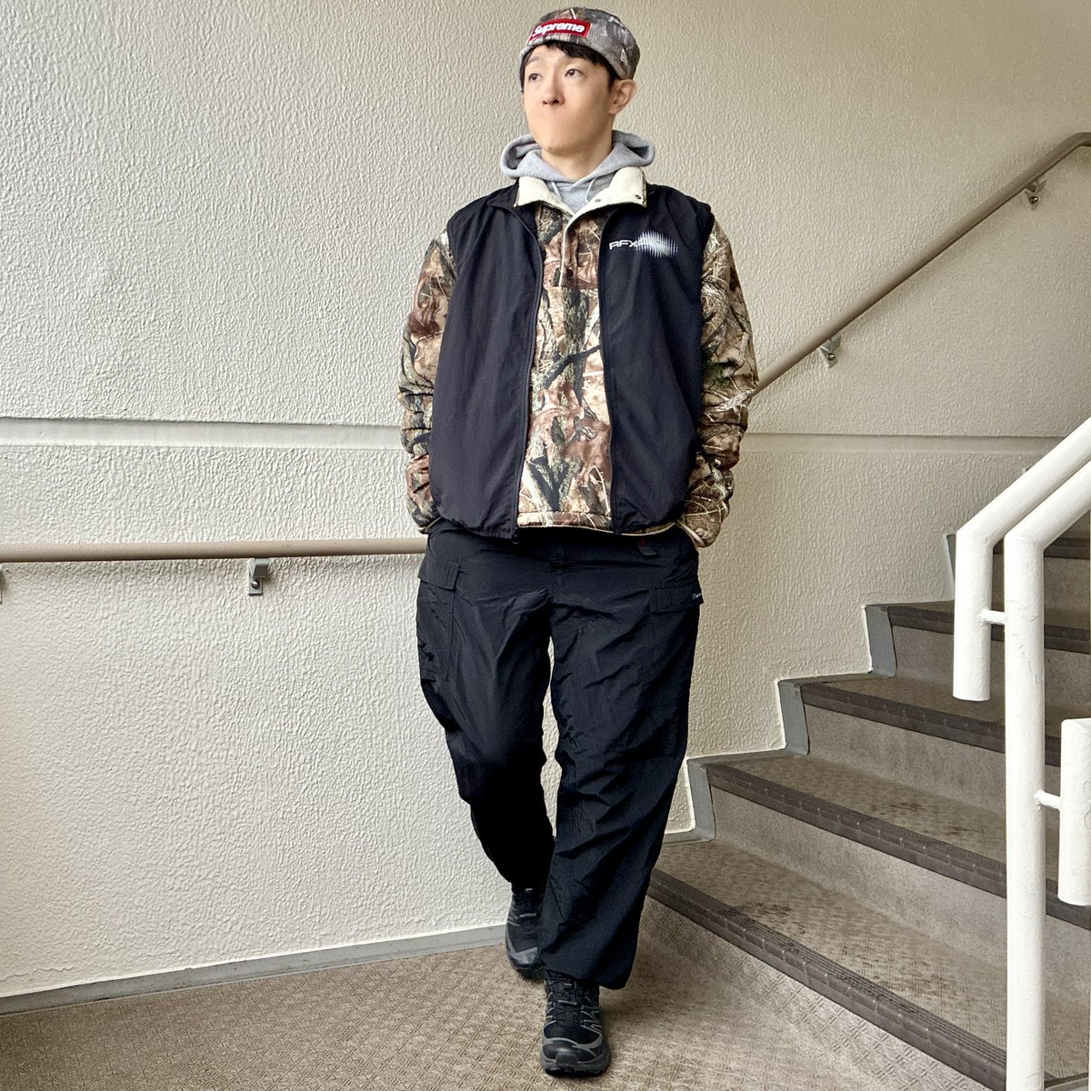 YossiyWear's tweet photo. #salomon ゴアテックスなので使いやすいです😊
ナイロンカーゴは #mocean ✨
#supreme のプルオーバーにビーニーを合わせました😌 そこに #REFLEXION のナイロンベスト✨真冬でも使える高い汎用性🥰
フルメタル #GSHOCK gmwb5000をお供に過ごしています😊 https://t.co/IXISlBIcVU
