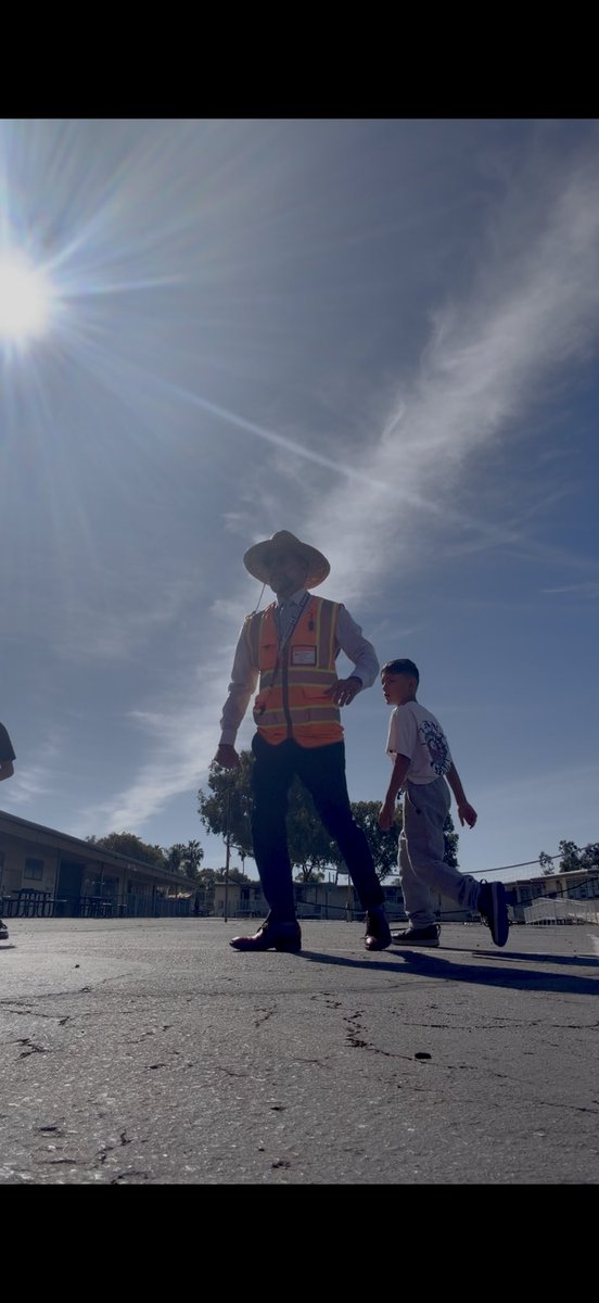 MrLewisSD's tweet photo. Leadership doesn’t always live behind a desk.
You’ll find it at recess and lunch with kids!  Always learning, growing, and looking for ways to serve at a broader level.
#sdusd @sdschools 
#EducationalLeadership
#BuildingRelationships
#PresenceMatters
#ActiveLeadership https://t.co/eb9H4ofdU0