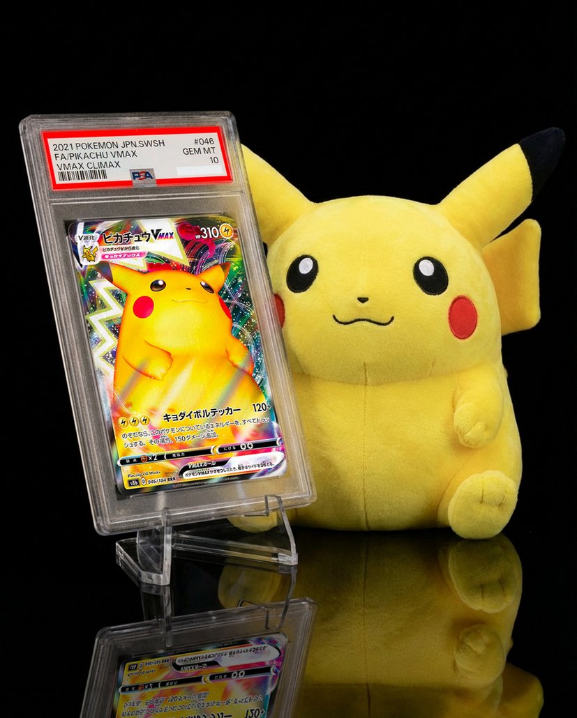 This absolute unit of a Pikachu VMAX! ⚡️ 

Want to add a grail like this to your collection? 

Go get yours by ripping packs on Pikachu Fragments at Cardz.game!