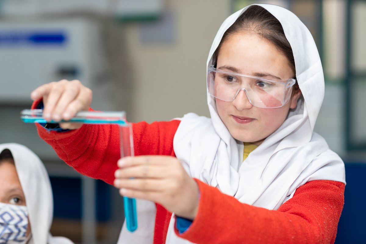 UNDP_Pakistan's tweet photo. Happy International Day for Women and Girls in Science! 🔬✨
Across Asia and the Pacific, @UNDP is supporting women and girls to break barriers in science, technology, and digital innovation — from #ClimateAaction in Pakistan to digital entrepreneurship in China, clean energy in Nepal and beyond.
Because when girls lead in science, entire communities benefit. 💙
Read the full story: https://t.co/YHSIKQOWxr
