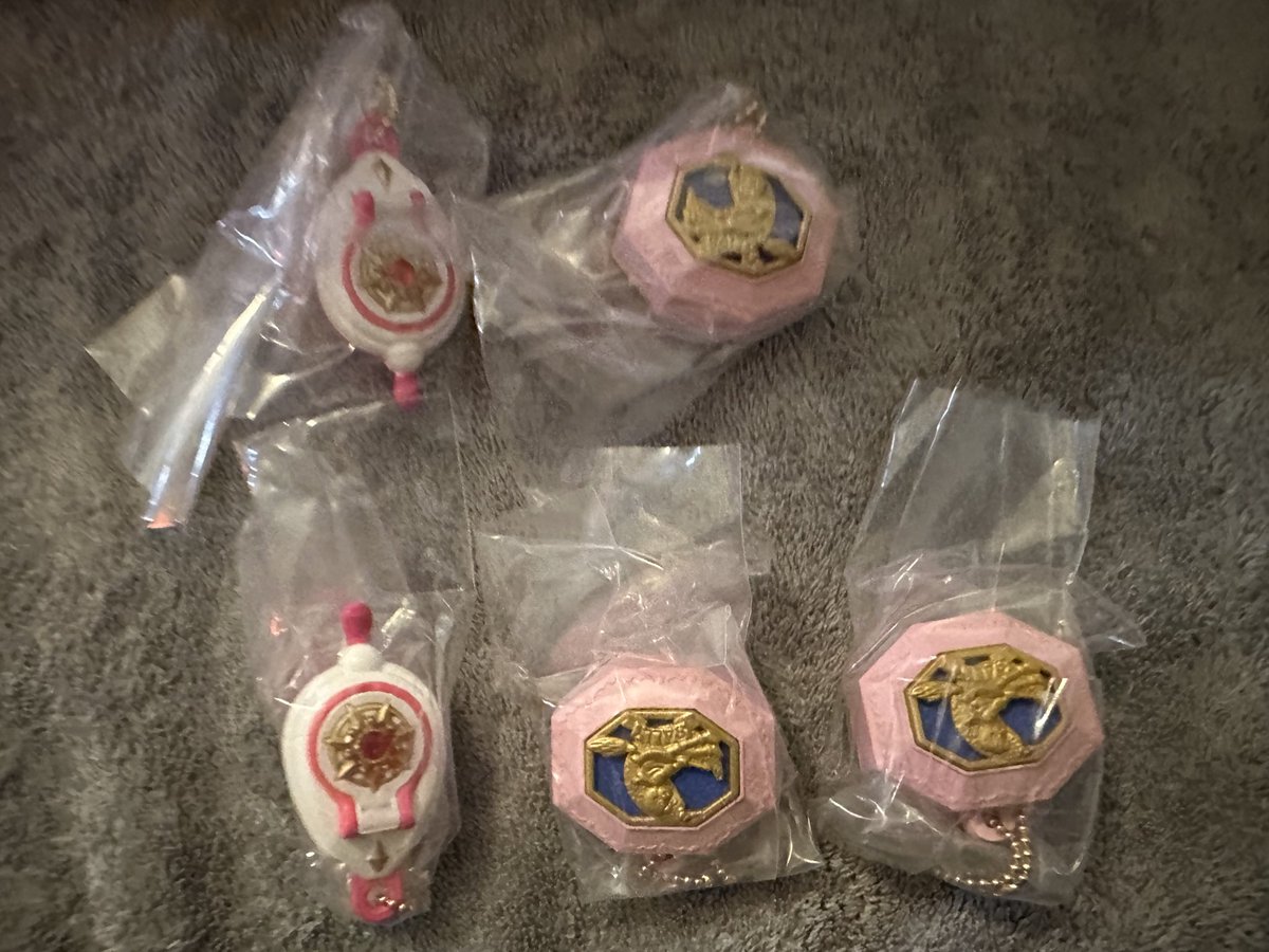 rinmelon922's tweet photo. 【交換】
 魔法使いサリー 
ミニチュアチャームコレクション
ガチャガチャ カプセルトイ

譲⇒みつめてコンパクト2、サリーのペンダント3

求⇒心の宝石箱2、アストレアタクト1

心の宝石箱最優先で探してます。
郵送交換希望、検索からもお気軽にご連絡ください。 https://t.co/eCW3XUFxjI