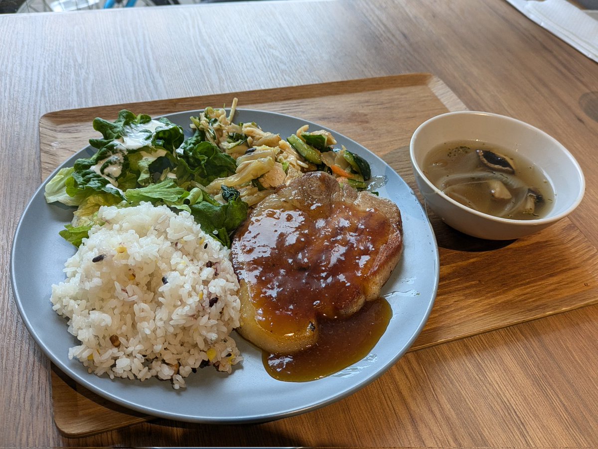 hisamatsuyoshi1's tweet photo. 個サル後のランチ😋
お久しぶりの、
#REALTA さんで、
豚肩肉のグリル シャリアピンソース🐖
これが美味しいんよ😋 https://t.co/b3EFDp31ie